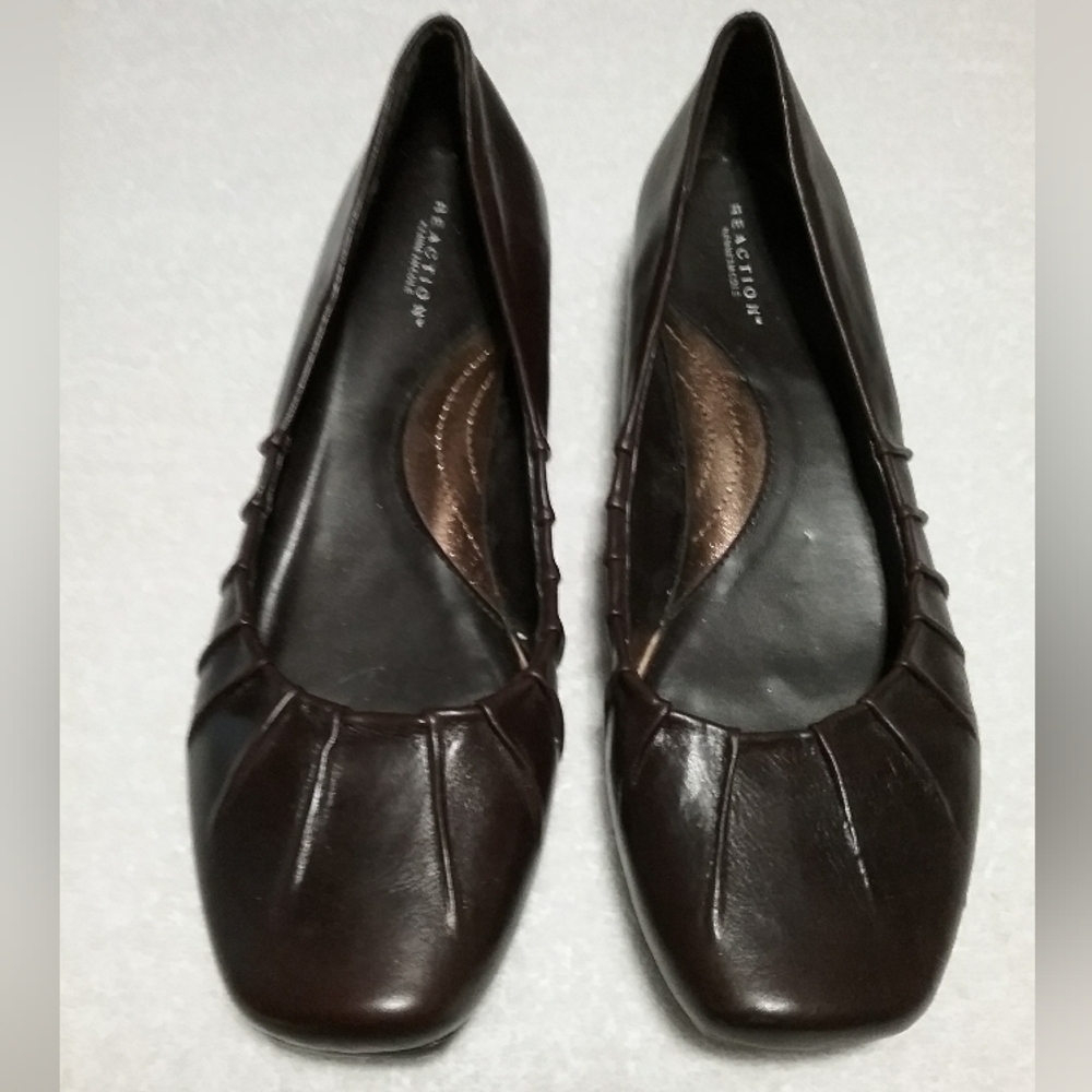BRAND NEW Kenneth Cole Dark Brown Flats - Size 10